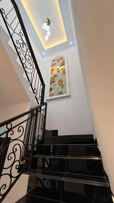 dijual rumah lenteng agung jakarta selatan