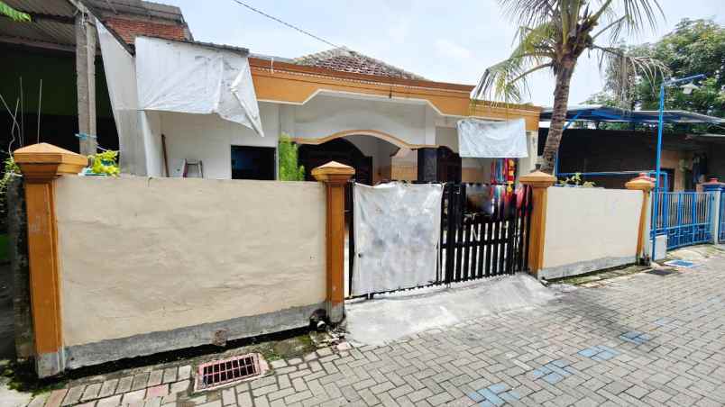 dijual rumah lidah kulon wiyung