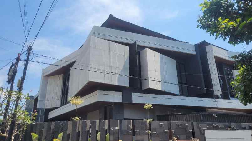 dijual rumah manyar