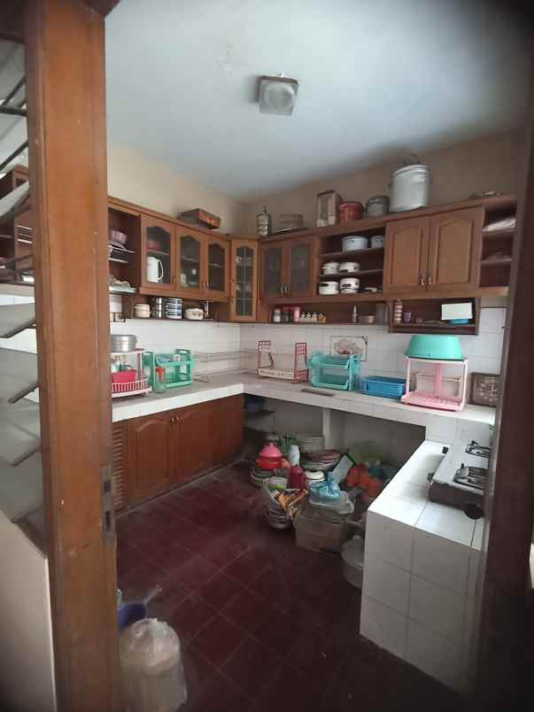 dijual rumah manyar