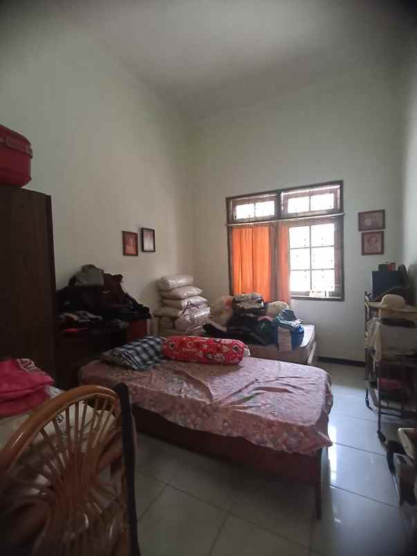 dijual rumah manyar