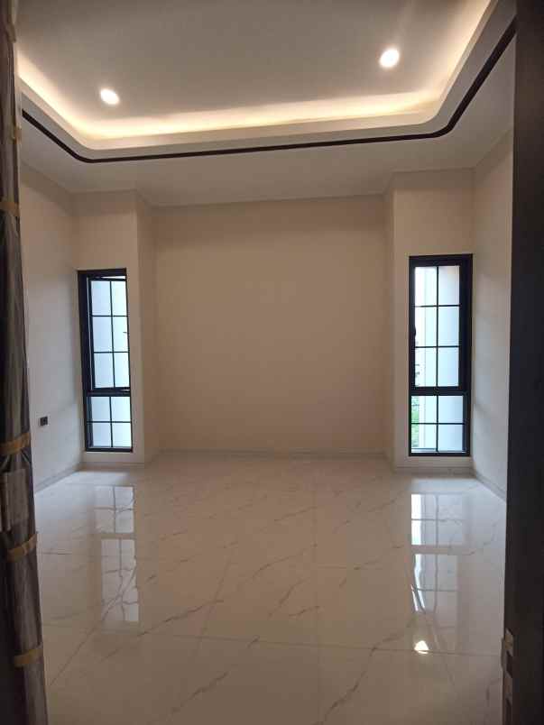 dijual rumah manyar jaya