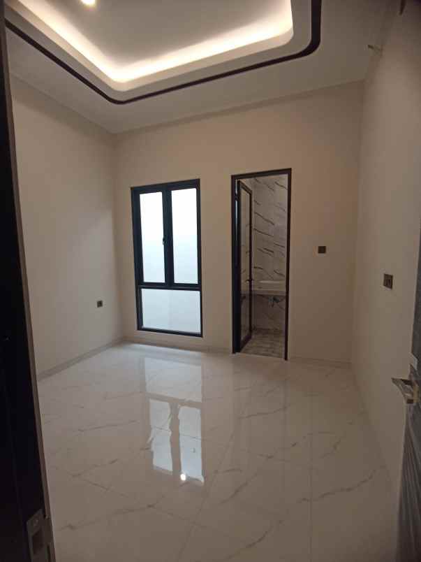 dijual rumah manyar jaya