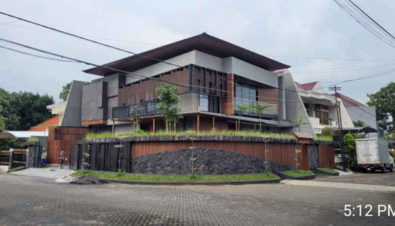 dijual rumah manyar kertoadi