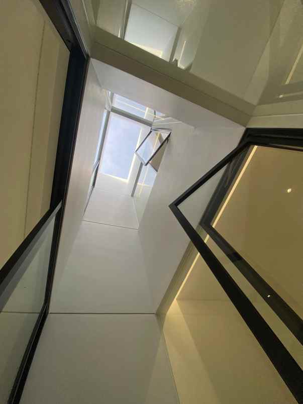 dijual rumah manyar tompotika