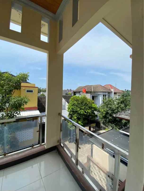 dijual rumah manyaran