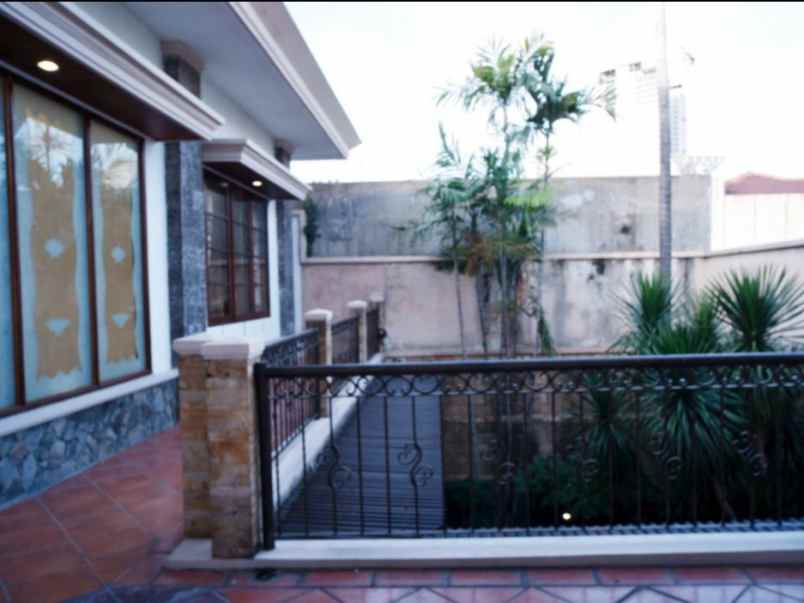 dijual rumah margorejo indah