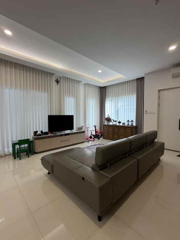 dijual rumah menteng village gading serpong