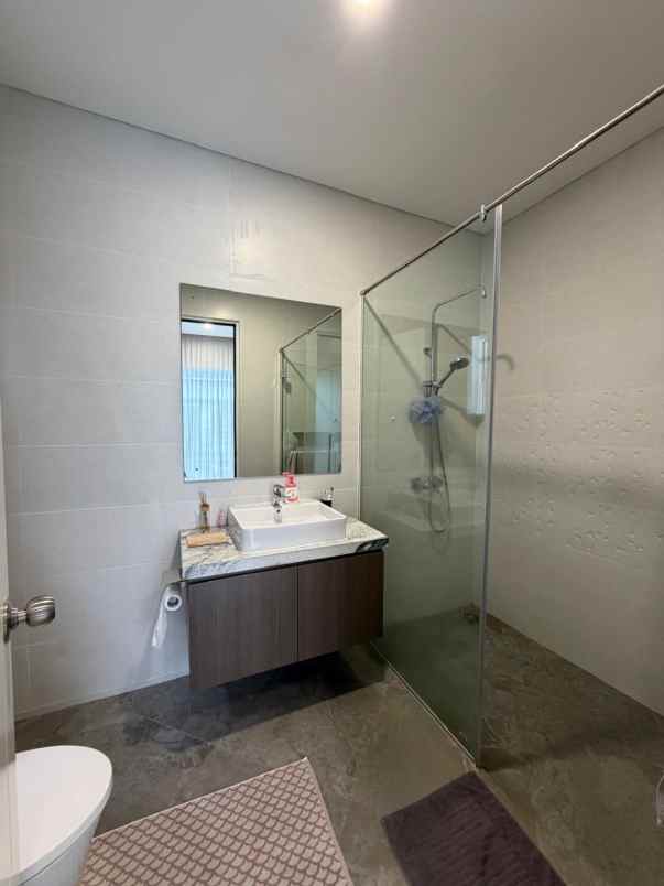 dijual rumah menteng village gading serpong