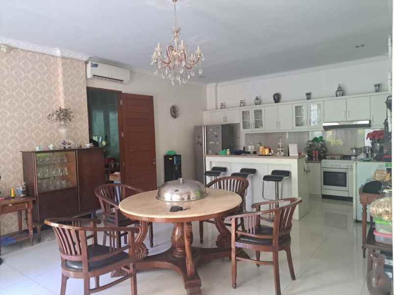 dijual rumah mewah 2lt puputan renon denpasar