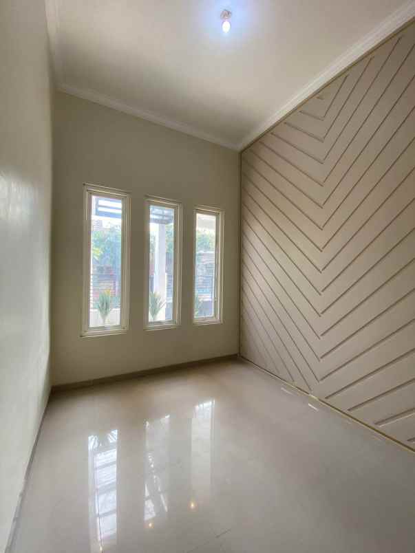 dijual rumah mewah lokasi perumahan sengkaling malang