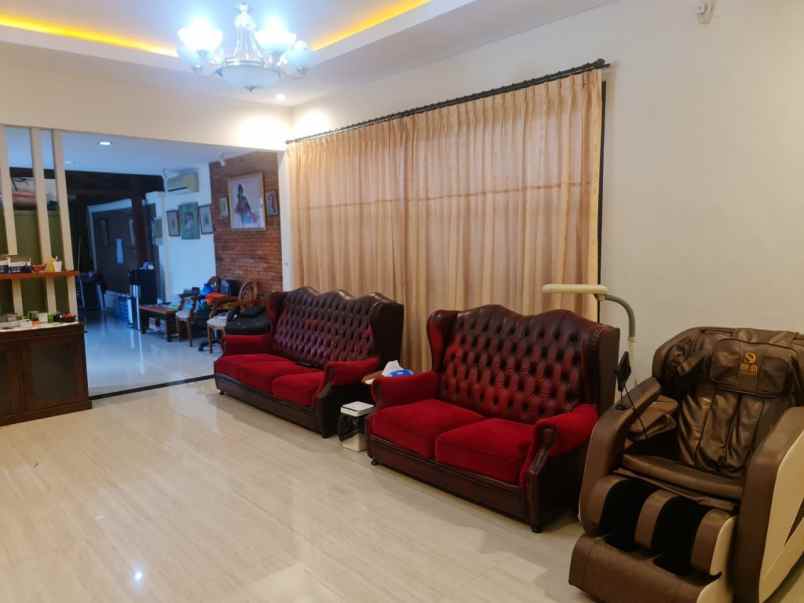 dijual rumah mewah lokasi renon selatan