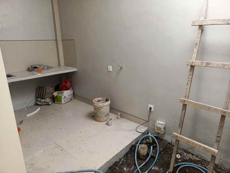 dijual rumah monang maning
