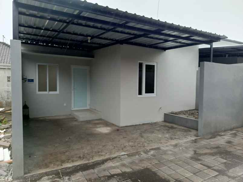 dijual rumah monang maning