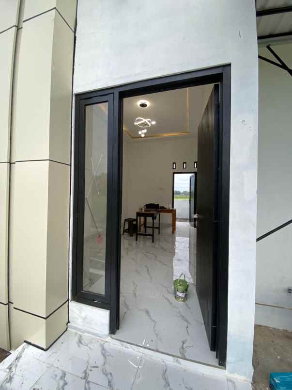 dijual rumah ngentak