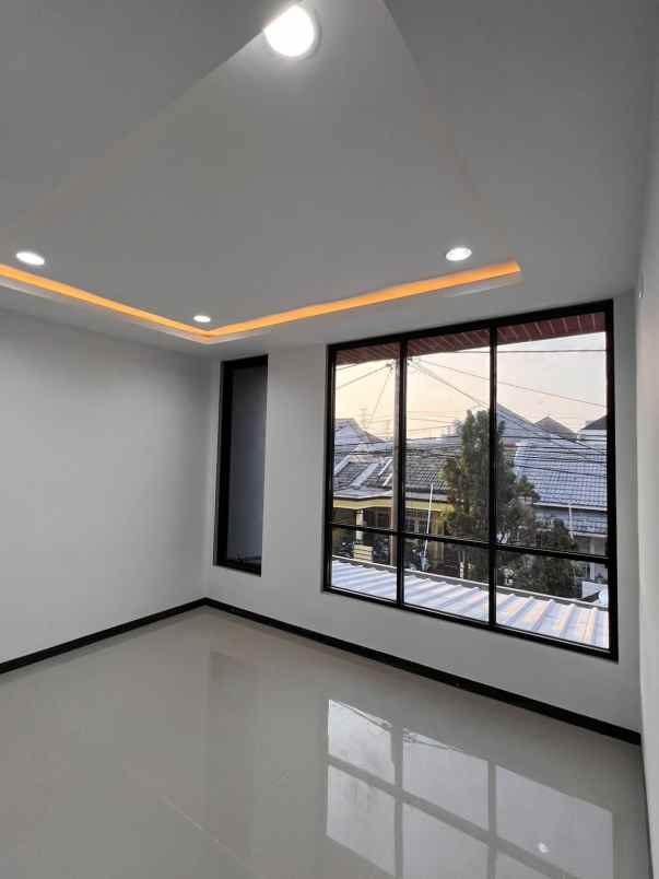 dijual rumah nginden intan timur
