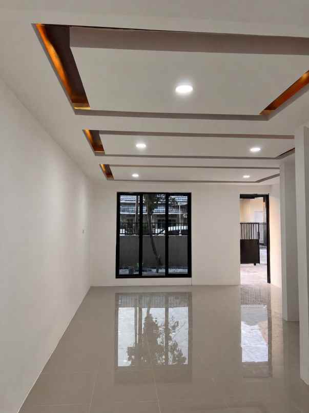dijual rumah nginden intan timur