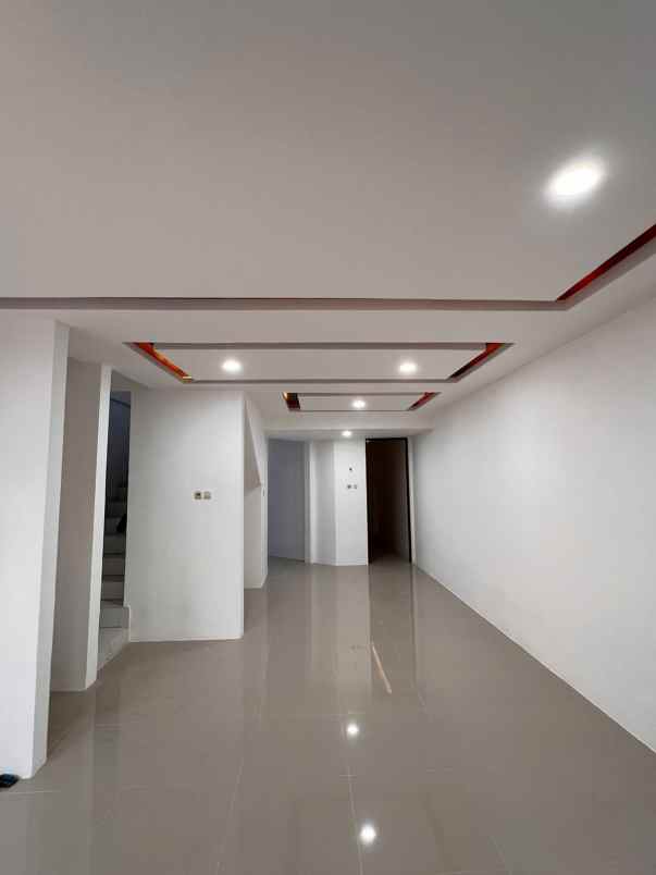 dijual rumah nginden intan timur