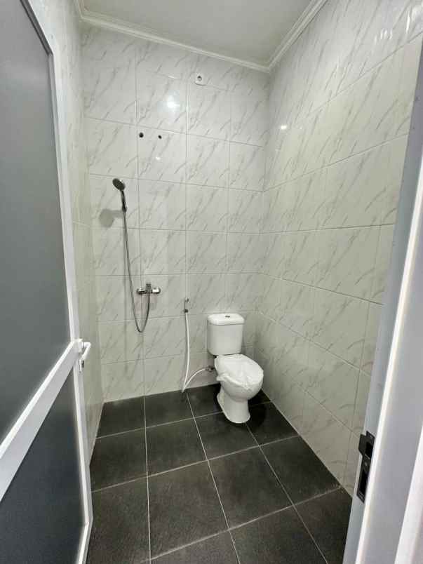 dijual rumah nirwana eksekutif