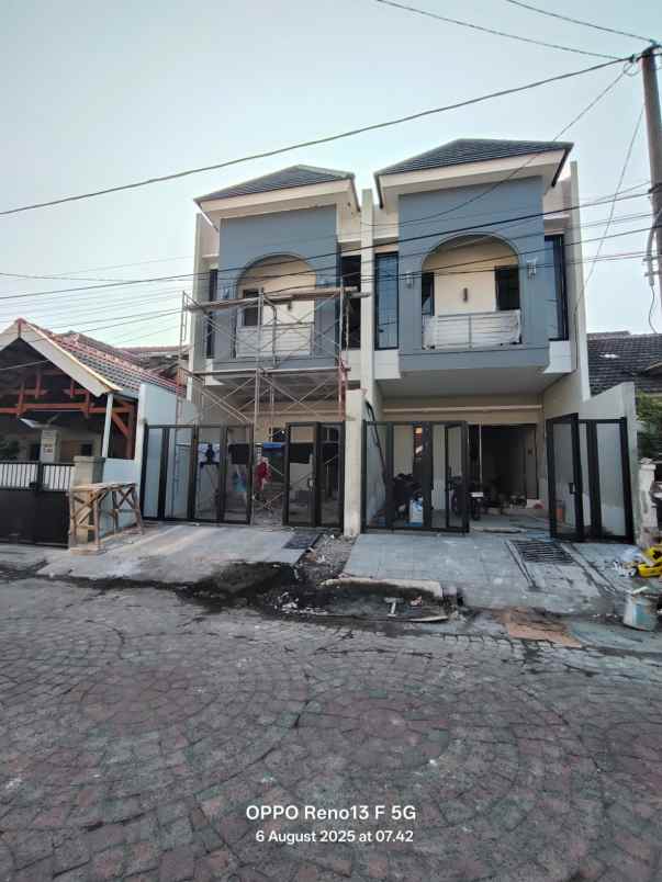 dijual rumah nirwana eksekutif
