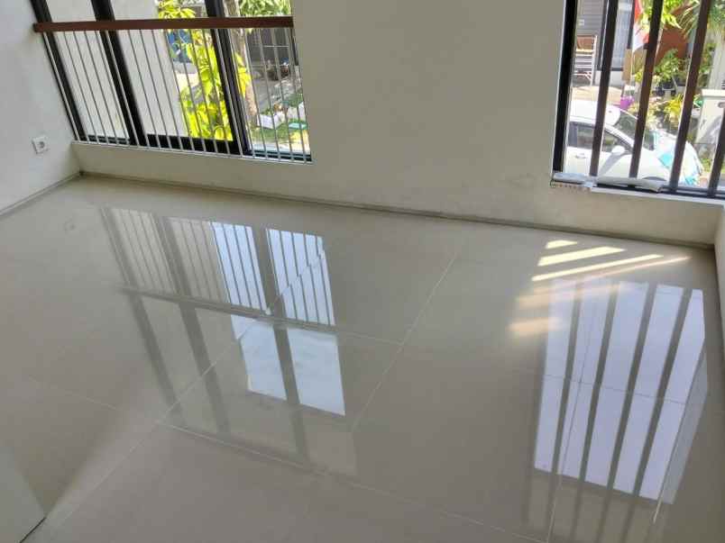 dijual rumah nortwest lake citraland