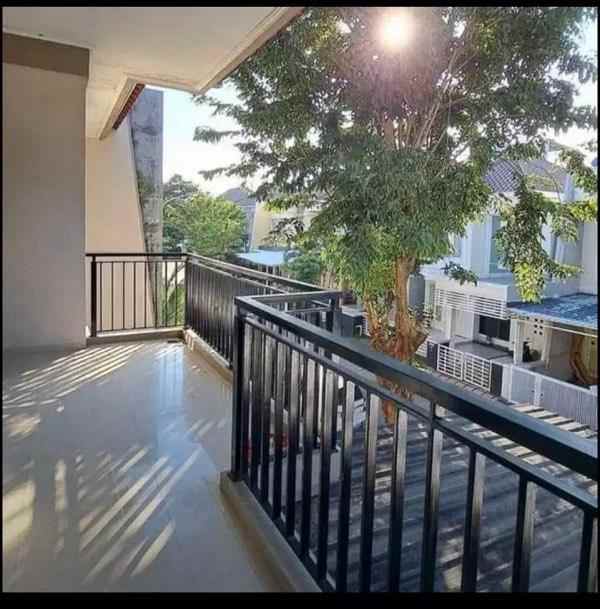 dijual rumah pakuwon city