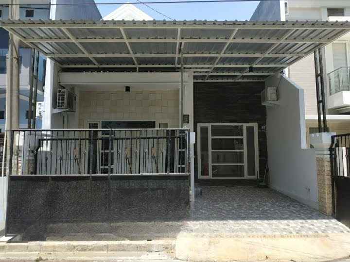 dijual rumah pakuwon city