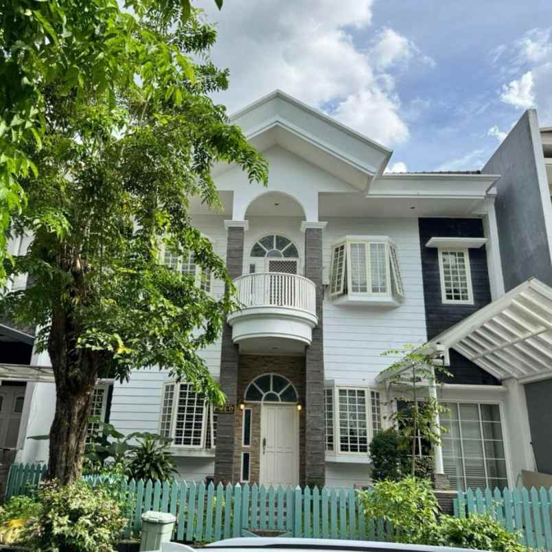 dijual rumah pakuwon city