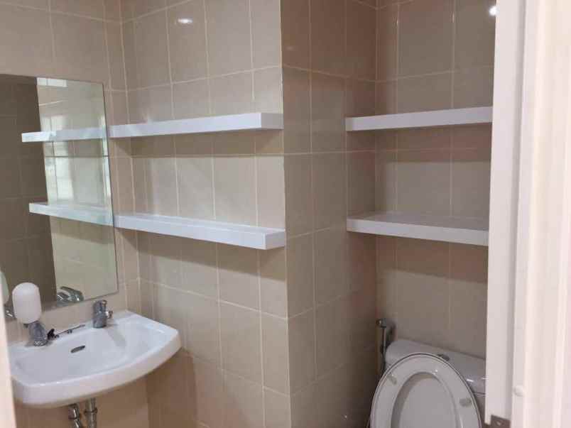 dijual rumah parahyangan residence