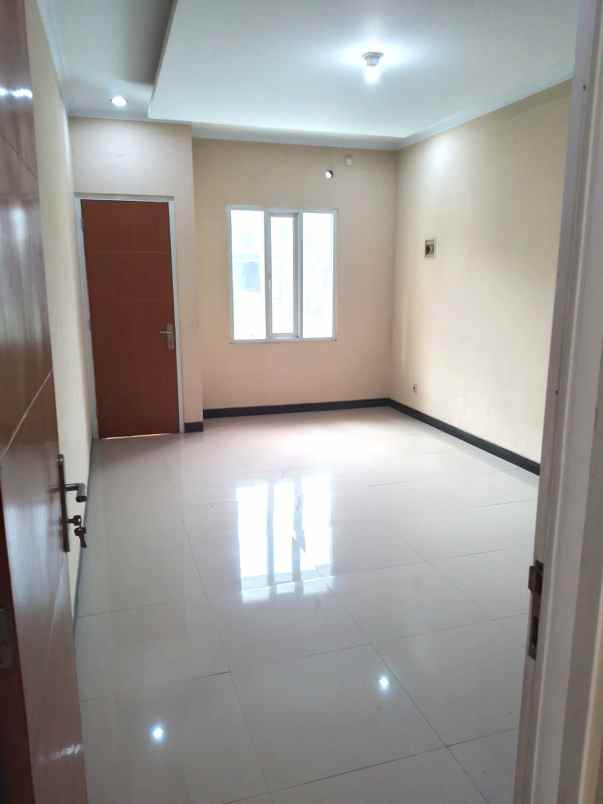 dijual rumah perum graha mutiara