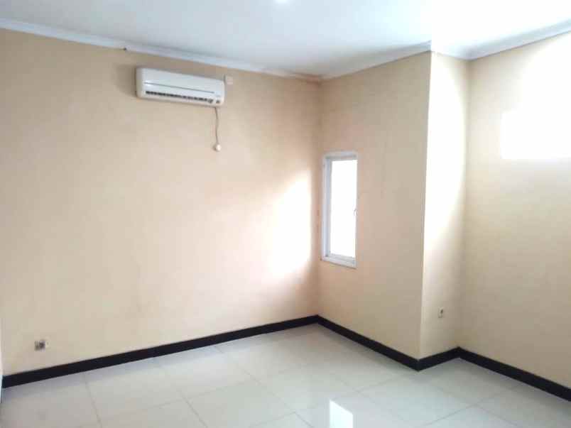 dijual rumah perum graha mutiara