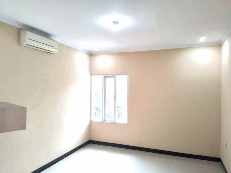 dijual rumah perum graha mutiara