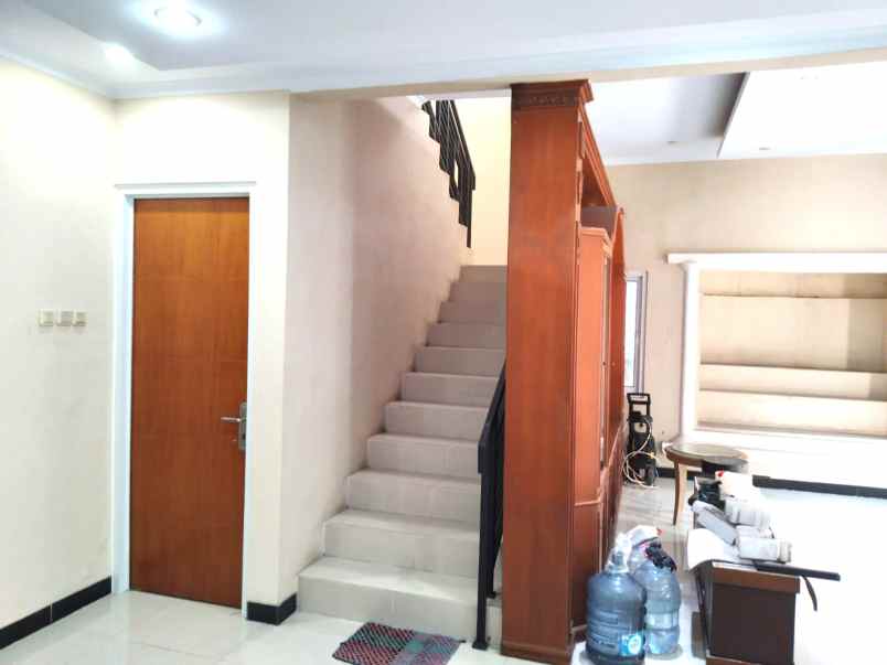 dijual rumah perum graha mutiara