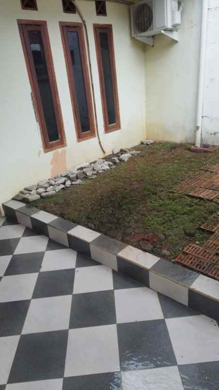 dijual rumah perum griya asri