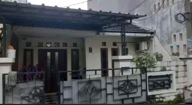 dijual rumah perum griya asri