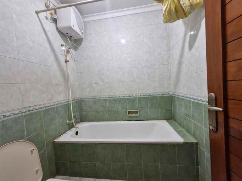 dijual rumah perumahan jatinegara baru