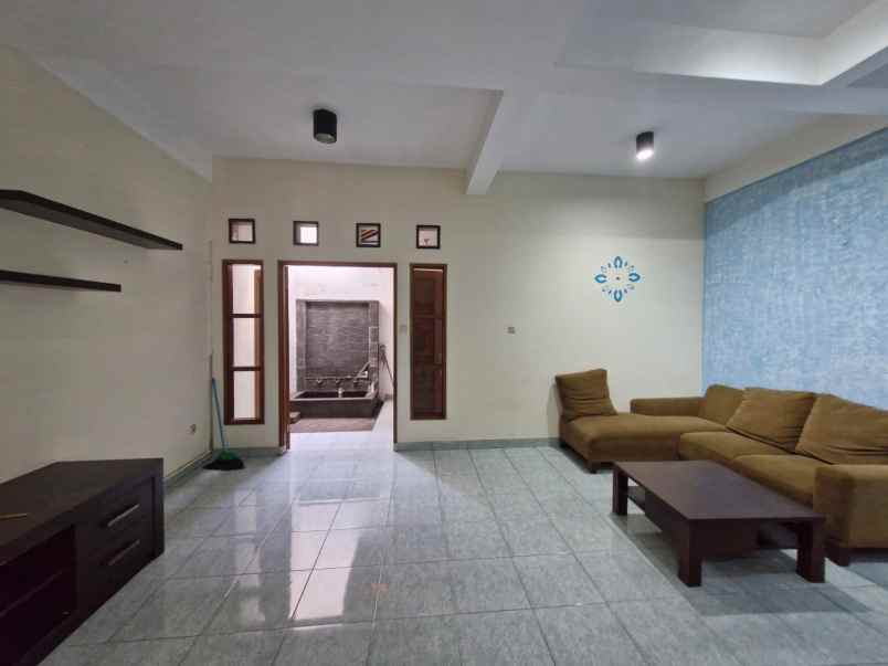 dijual rumah perumahan jatinegara baru