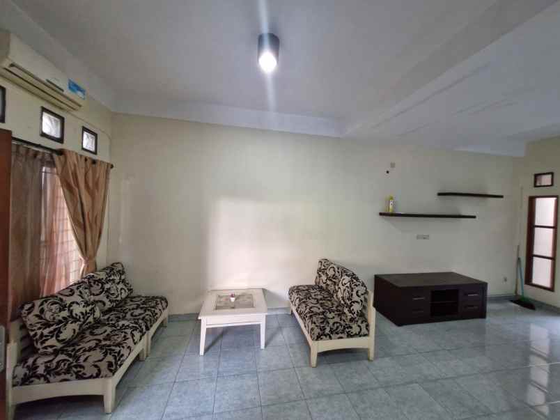 dijual rumah perumahan jatinegara baru