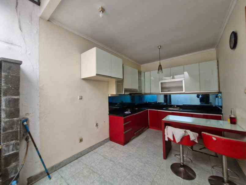 dijual rumah perumahan jatinegara baru