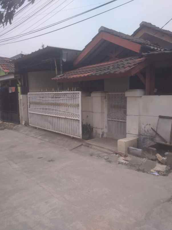 dijual rumah perumahan kompas blok c