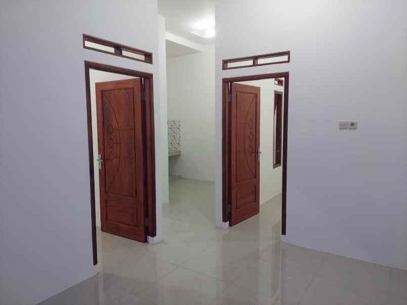 dijual rumah perumahan mekarsari permai