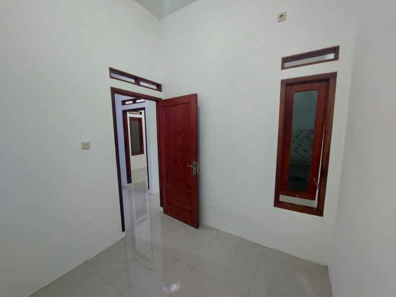 dijual rumah perumahan mekarsari permai