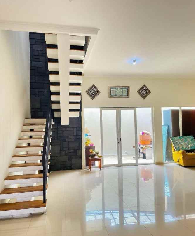 dijual rumah perumahan pertama buah