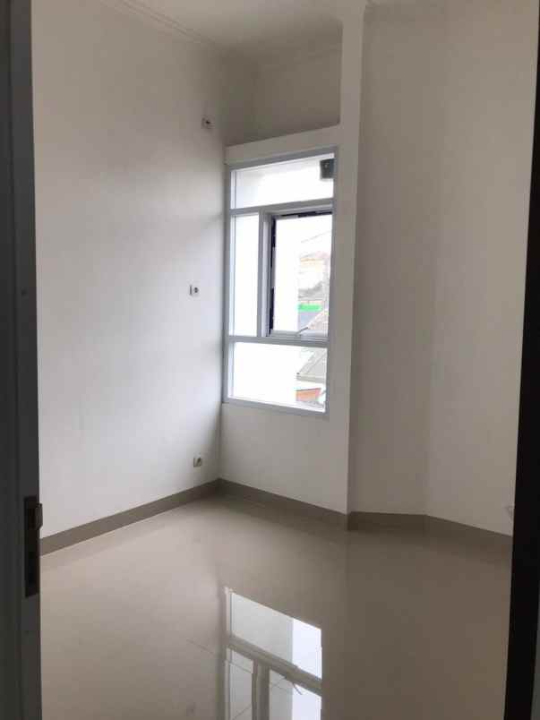 dijual rumah pondok jaya