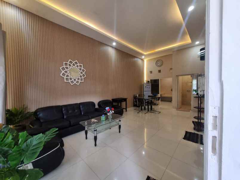 dijual rumah puri asri pakuwon city