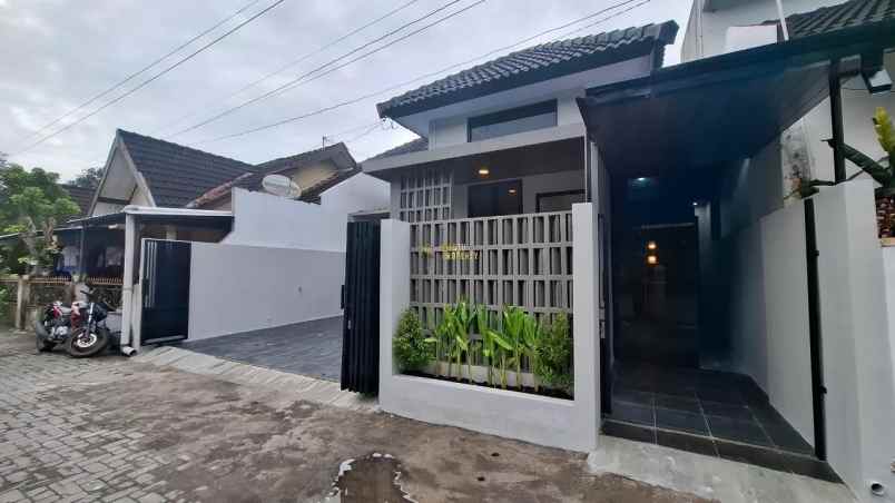 dijual rumah purwomartani