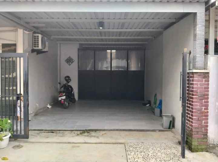 dijual rumah putro agung