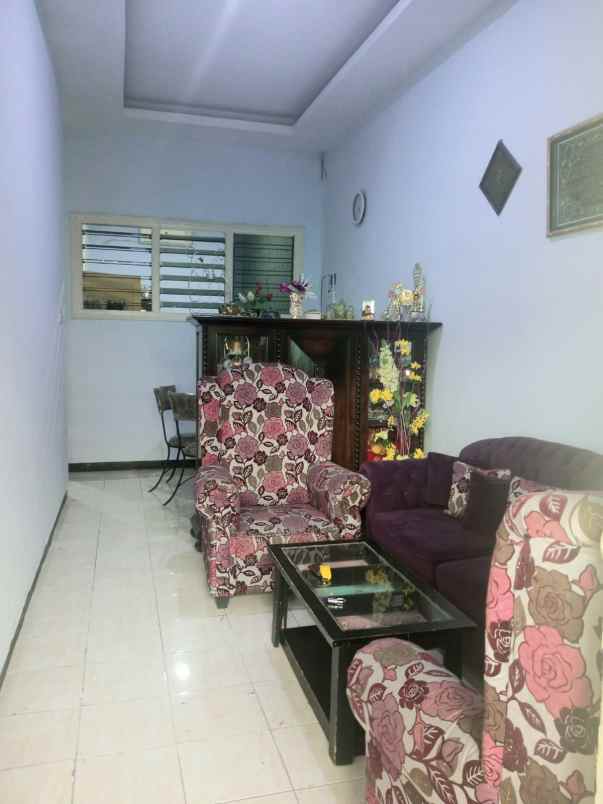 dijual rumah raya semampir medokan