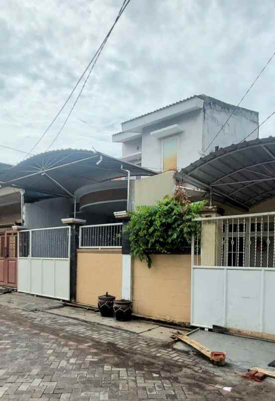 dijual rumah raya semampir medokan