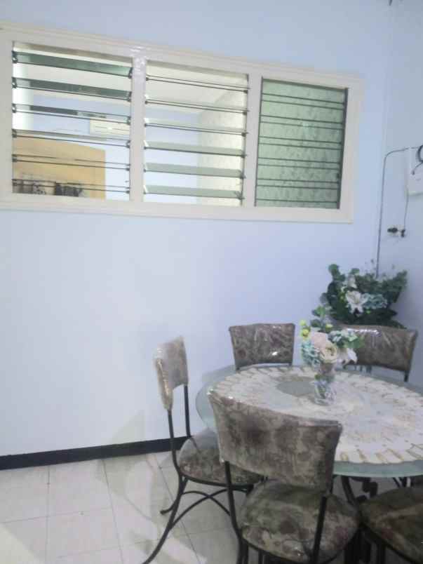 dijual rumah raya semampir medokan